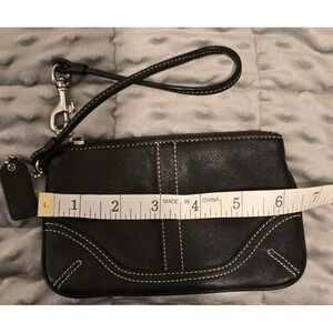 Coach Solid Black Smooth Leather Wristlet‎ Top Zip Tan Lining 6.5" x 4" w/ Charm
